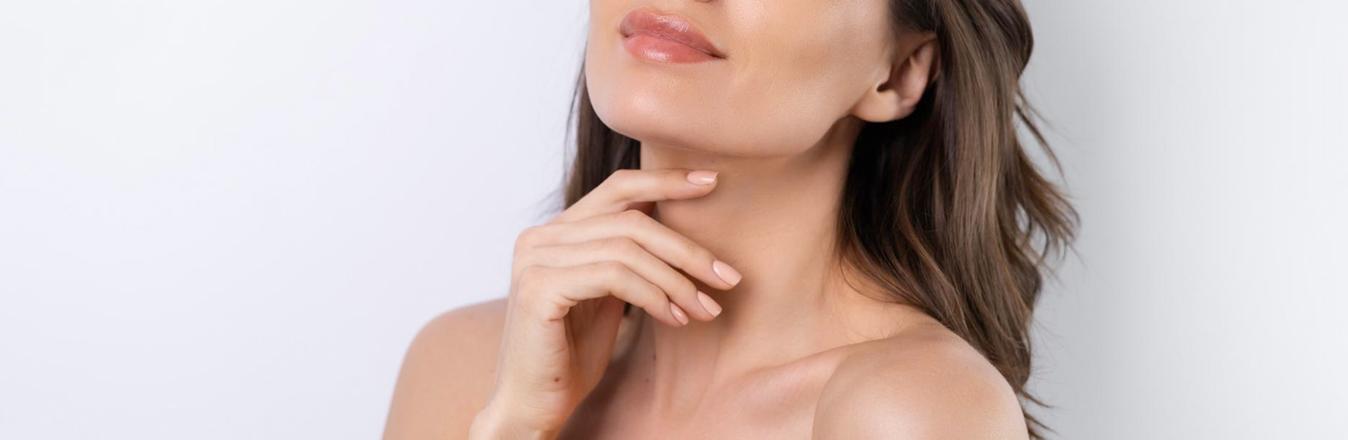 Female model with youthful neckline and jawline – aesthetic results from non-surgical treatments in Tijuana