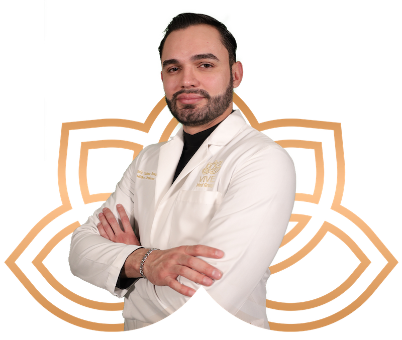 Portrait of Dr. Dario Cadenas, aesthetic medicine and plastic surgery specialist at VIVE Medical Spa Tijuana, wearing a white medical coat.