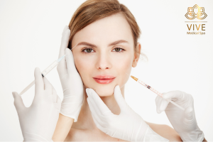 Aesthetic procedure with hyaluronic acid to rejuvenate the face at Vive Medical Spa, Tijuana.